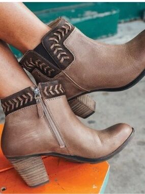 OluKai Taupe Brown Ankle Booties with Braided Trim sz 9.5